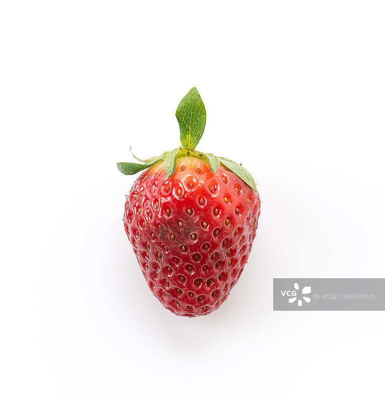 新鲜草莓，特写草莓在白色背景图片素材