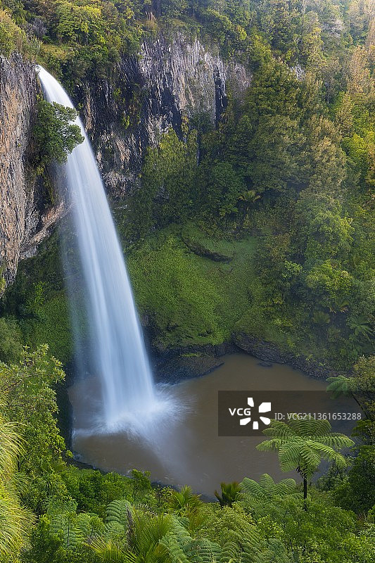 雨林瀑布，森林瀑布景观图片素材