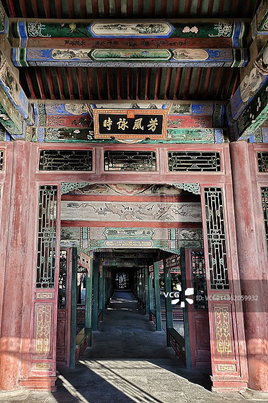 冬季颐和园之长廊光影图片素材