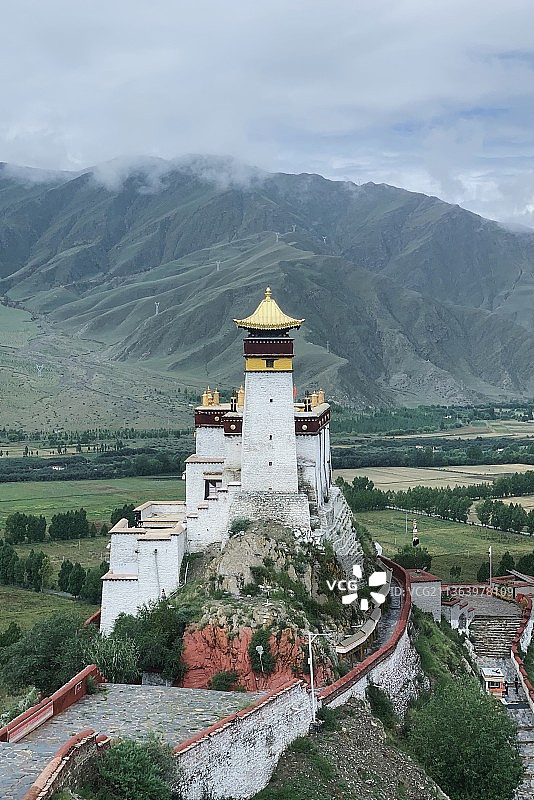 西藏第一座宫殿 山南·雍布拉康图片素材