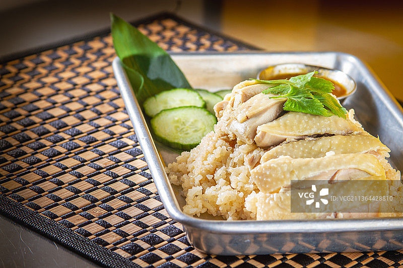 日本食物，餐桌上盘子里食物的特写镜头图片素材