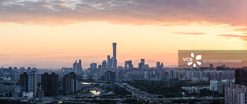 北京国贸CBD和四惠桥落日图片素材