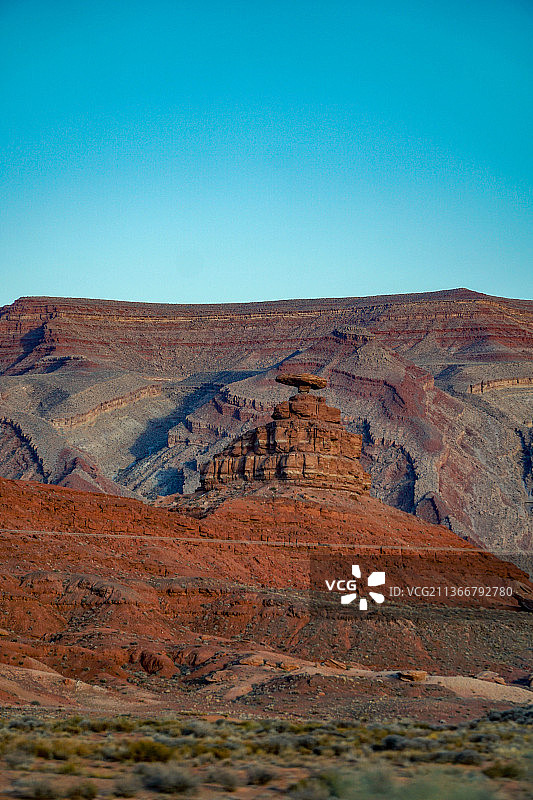 美国犹他州，西南公路之旅，蓝天映衬下的沙漠风光图片素材