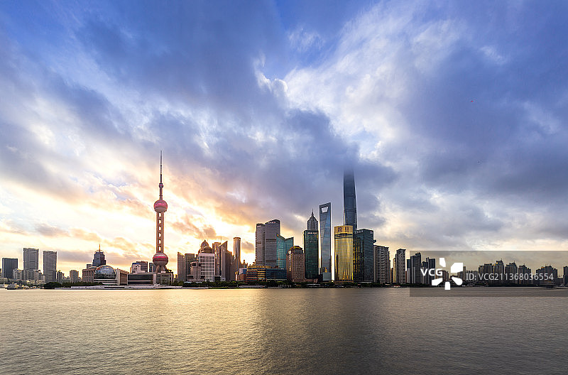上海城市天际线及城市日出风光图片素材