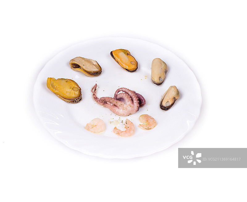 混合海鲜盘，在白色背景上姜片的正上方，摩尔多瓦图片素材