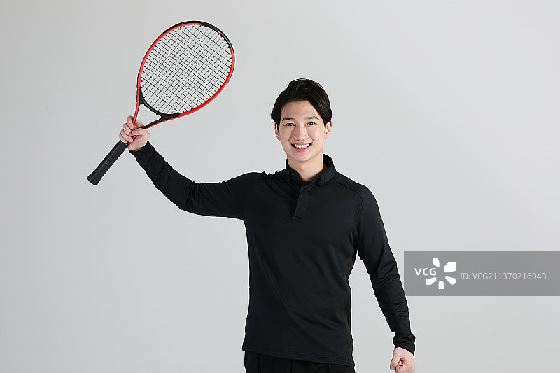 网球运动员，亚洲韩国男子，带球拍，工作室图片素材
