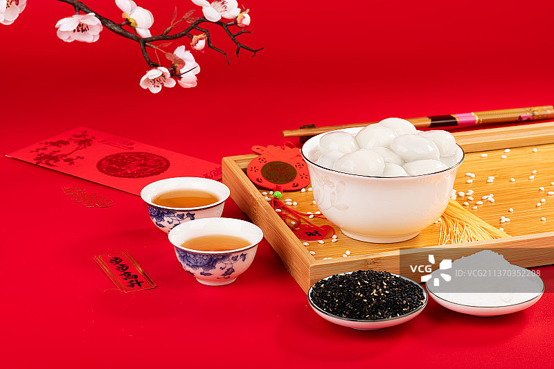红色背景中国元宵节传统美食汤圆图片素材