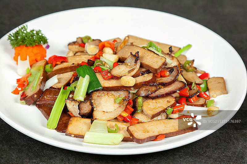 中餐美食-腊肉炒豆干图片素材