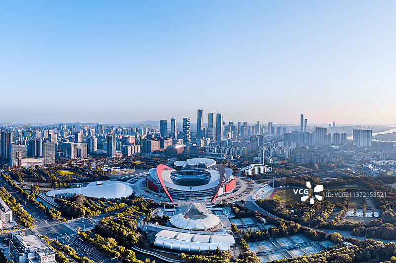 中国江苏南京奥体中心体育场和河西CBD城市天际线航拍风光全景图片素材
