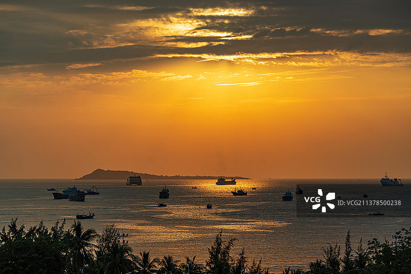 海南岛三亚市天涯区三亚湾的黄昏风光图片素材