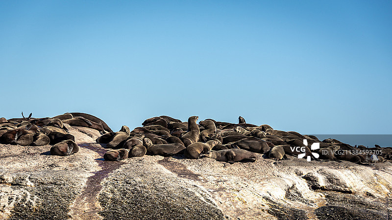 低角度的岩石反对清澈的蓝天，Cidade do Cabo，南非图片素材