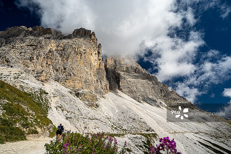 三座山峰的拉瓦雷多，风景如画的岩石山脉对着天空，Drei Zinnen，意大利图片素材