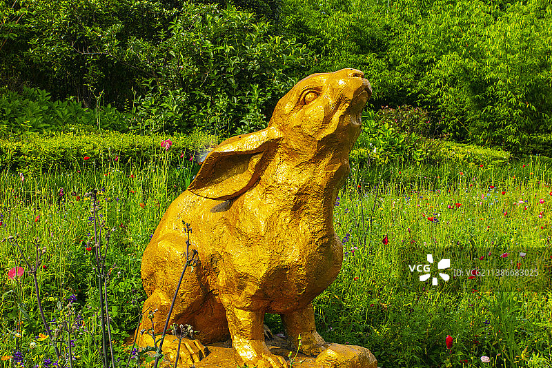 贵阳观山湖公园的十二生肖雕塑像图片素材