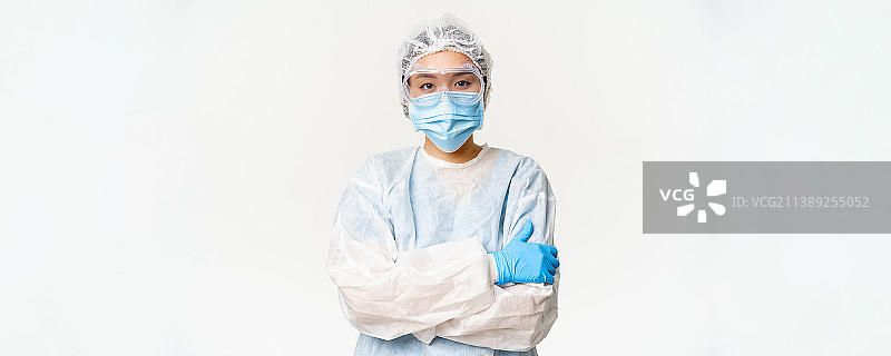 穿着个人防护装备的亚洲女性医生或护士图片素材