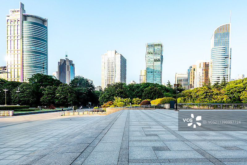 上海博物馆室外广场城市风光图片素材