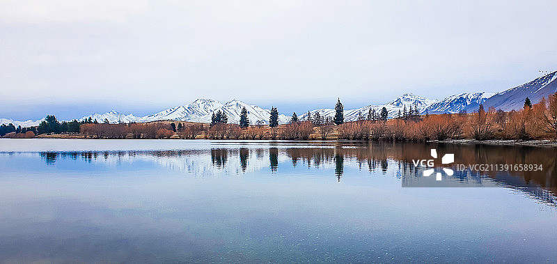 冬天湖背天空的景色图片素材
