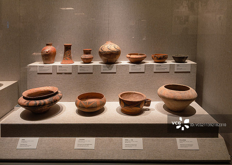 新石器时代仰韶文化：彩陶图片素材