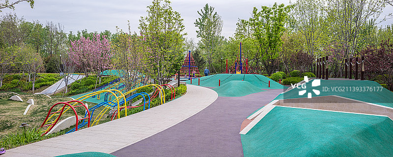 公园里的儿童乐园图片素材