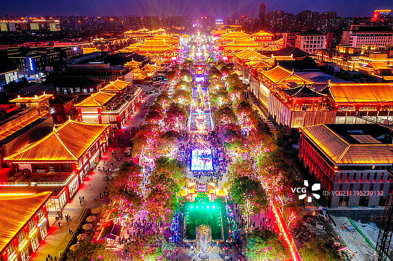 航拍陕西西安大唐不夜城夜景灯光秀 城市地标图片素材