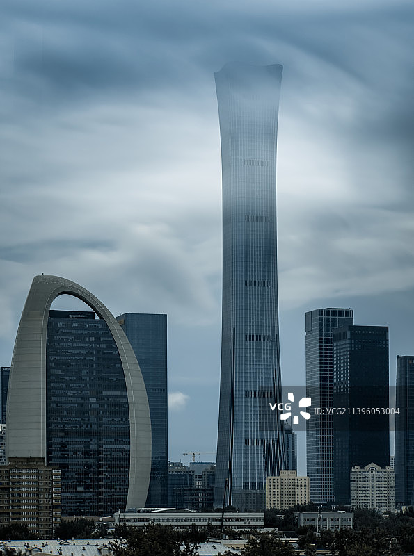北京城市风光建筑地产天空，云雾中的北京国贸CBD图片素材