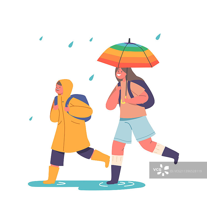 快乐的孩子们在伞下奔跑穿着雨衣的男孩和图片素材