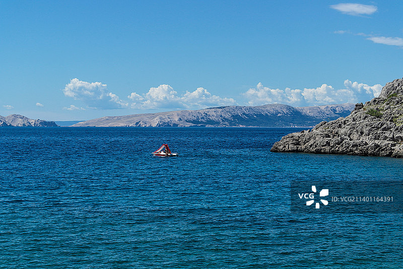 克罗地亚的斯维蒂尤拉杰，蓝天下的大海风景图片素材