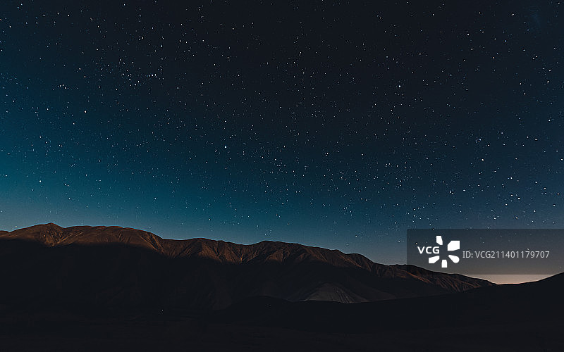 阿根廷Jujuy的火山，夜空下的山景图片素材