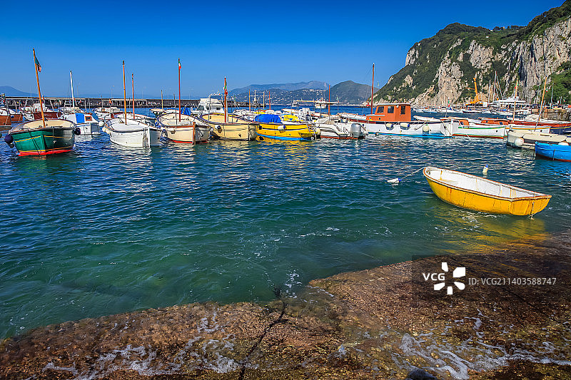 田园般的卡普里岛港口景观，阿马尔菲海岸的意大利，欧洲图片素材