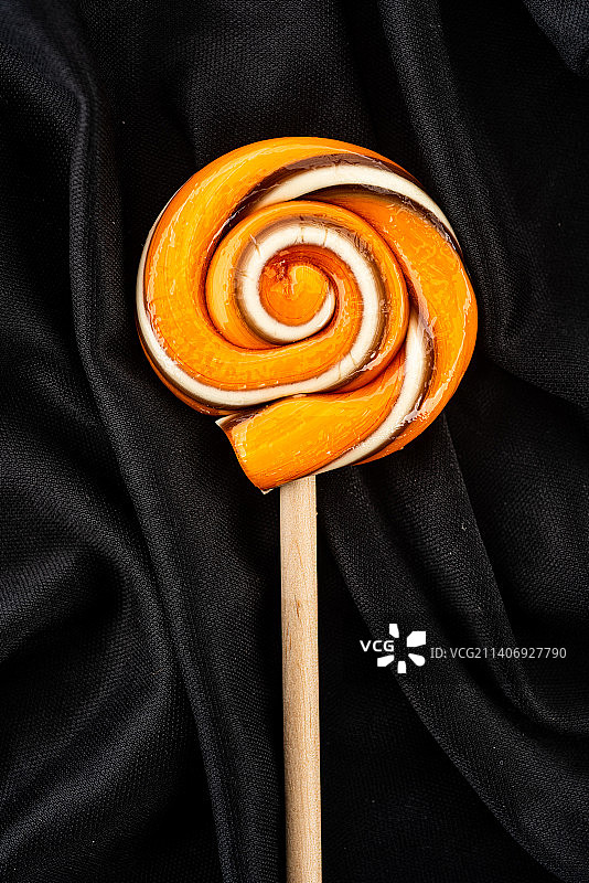 橙色条纹棒棒糖螺旋木棍，太平洋格罗夫，加利福尼亚州，美国图片素材