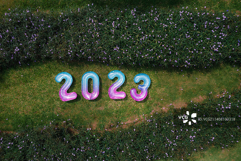 户外公园草地高角度俯视航拍数字2023图片素材