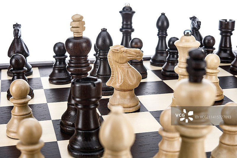 白色背景下的国际象棋棋子特写，俄罗斯图片素材