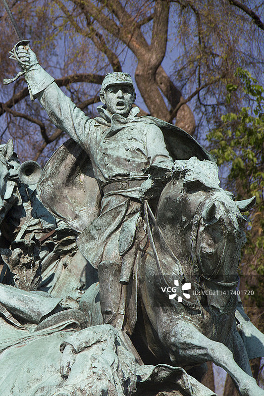 尤利西斯·s·格兰特纪念碑上的青铜雕像特写，显示冲锋的联邦骑兵图片素材