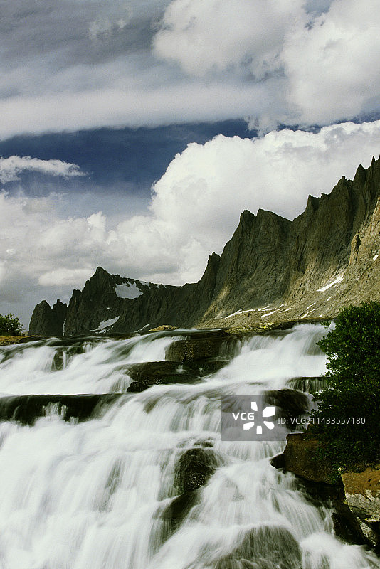 Titcomb盆地的水瀑布图片素材