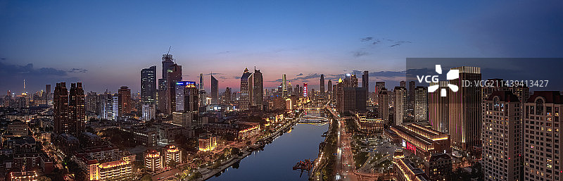 日落天津海河风景线小白楼商业圈城市建筑夜景航拍图片素材