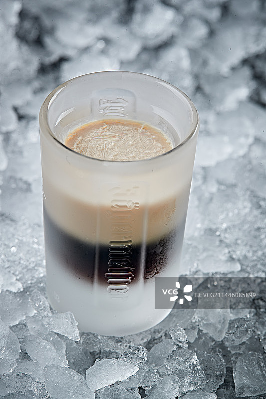 美式雪顶奶油烈酒百利甜咖啡图片素材
