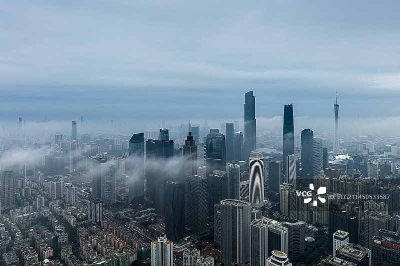 航拍云雾缭绕中的广州珠江新城图片素材