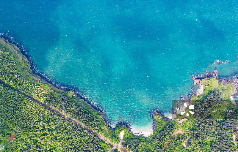 航拍海南环岛公路儋州路段海洋森林海岸与海岸线高视角航拍图片素材