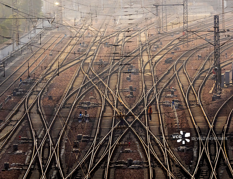 郑州火车站的铁路轨道图片素材