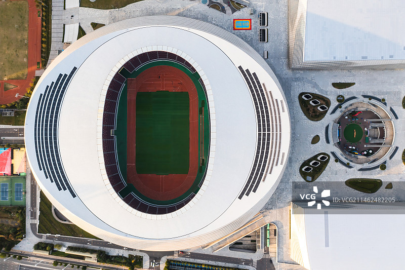 河南省郑州市奥体中心 航拍视角下的--城市天际线图片素材