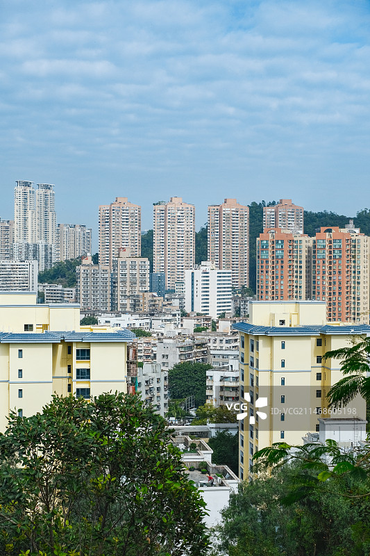 珠海夏湾炮台山上远眺市区的城市风光图片素材