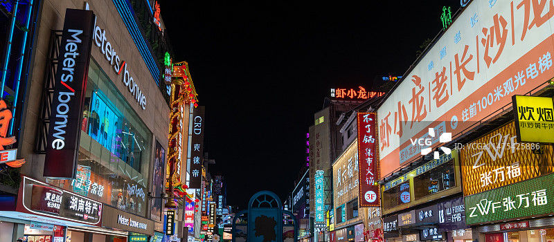 黄兴路步行街中心广场繁华夜景图片素材