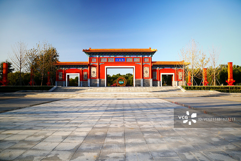 北京南海子公园二期南门牌楼图片素材
