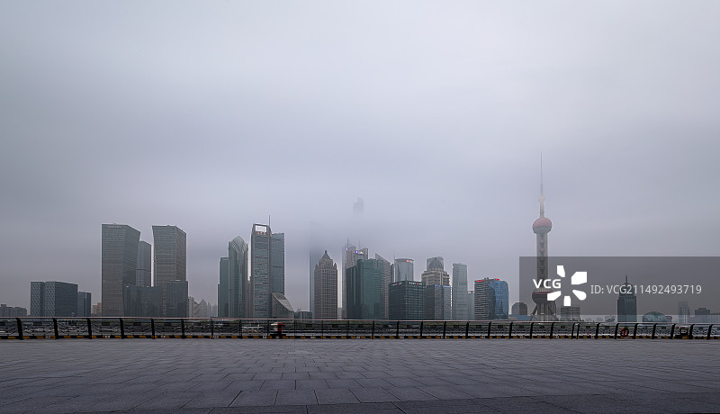 上海陆家嘴北外滩城市天际线图片素材