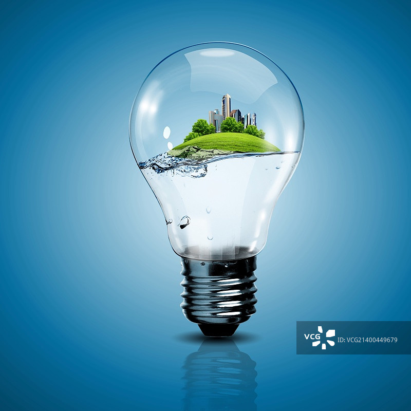 电灯泡和里面的植物作为绿色能源的象征图片素材
