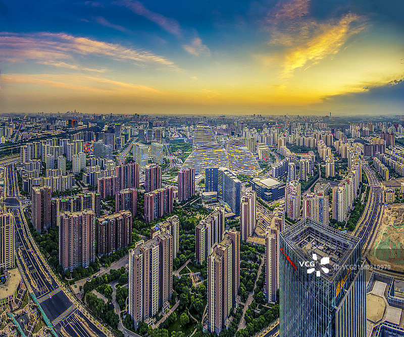 高机位拍摄北京城市主干道建筑群望京图片素材