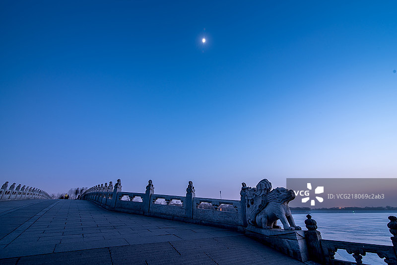 傍晚的颐和园石桥图片素材