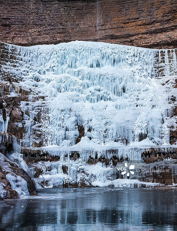 太行山脉的壮丽冰瀑图片素材