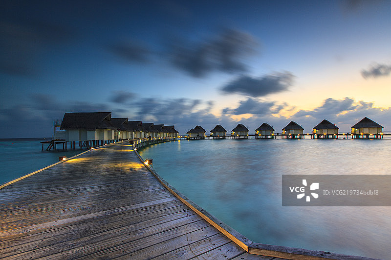 马尔代夫海岛暮色图片素材