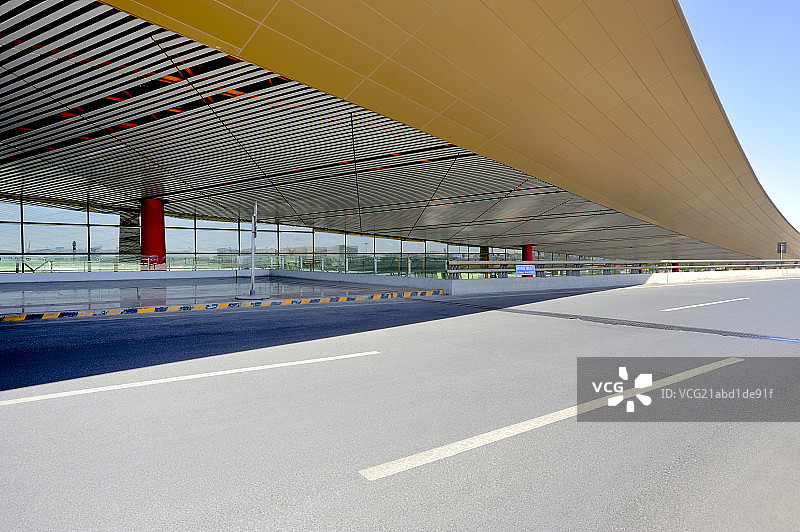 北京首都机场航站楼和道路图片素材