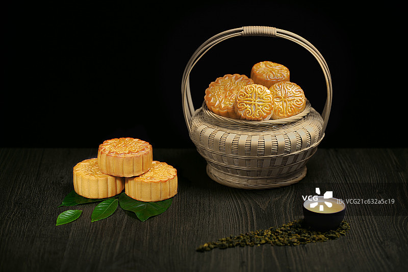 中秋传统美食月饼图片素材